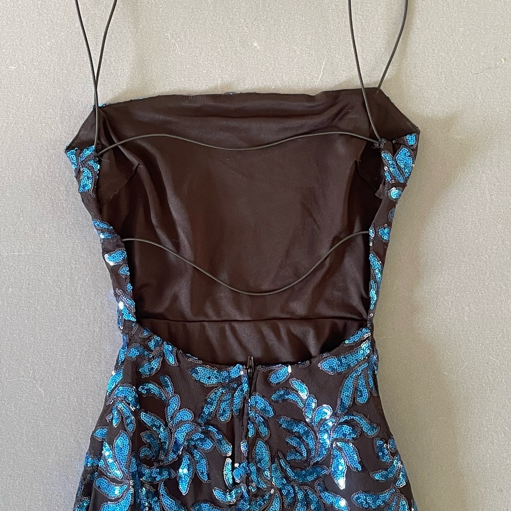 Mini Sequined Dress(backless) - Picture 4 of 6